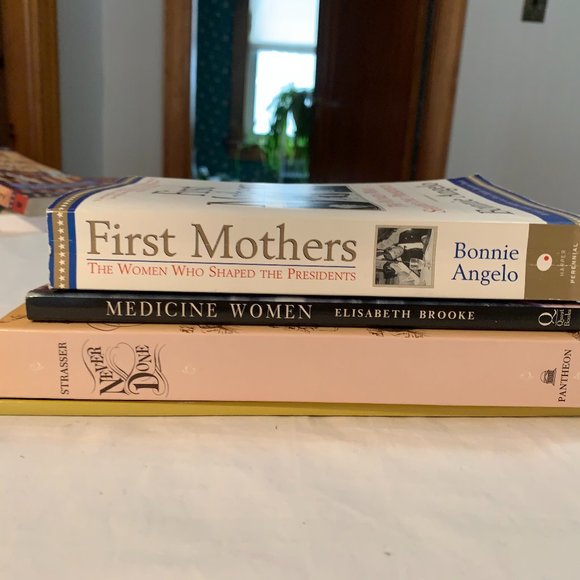 4 pack Women's History books - Picture 2 of 13